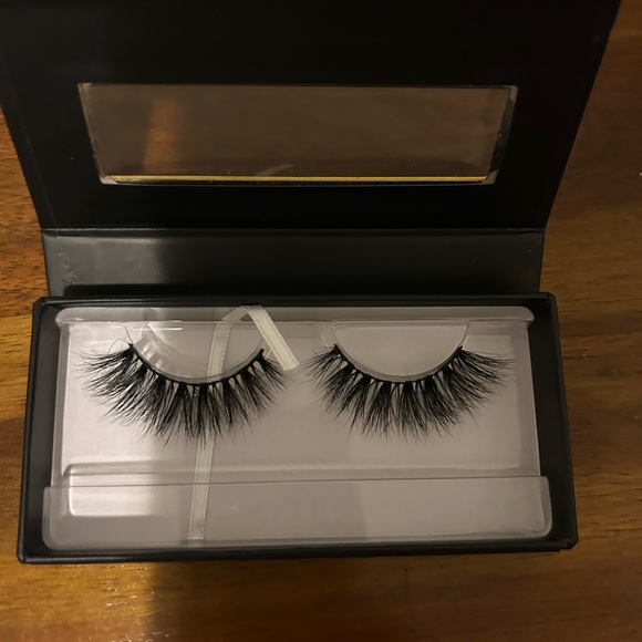 WHOLESALE Luxurious Black real Mink Eyelashes ( 80 mix pieces )
